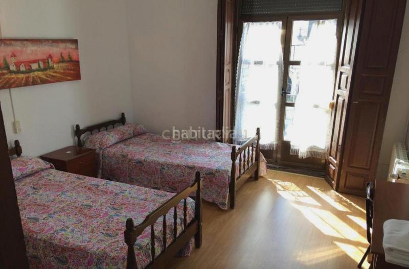 Foto 3f861428-5050-4542-b8e6-330cbe94d57c. Edificio en plaza mayor en Casco Antiguo Cáceres