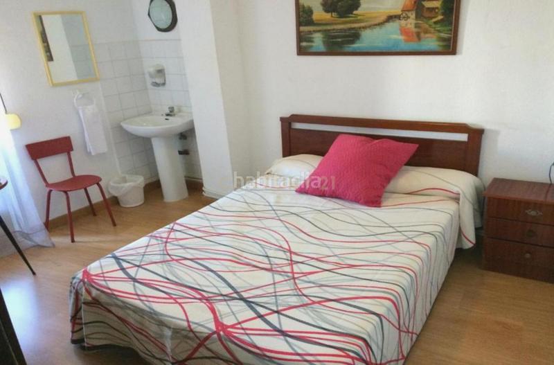Foto 560b889d-5e0b-4c9f-8b0d-3fa69a933172. Edificio en plaza mayor en Casco Antiguo Cáceres
