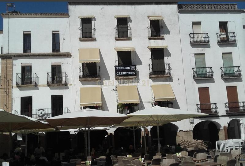 Foto a077a1fe-d5b0-4e76-b1c4-c9d25a31eab0. Edificio en plaza mayor en Casco Antiguo Cáceres