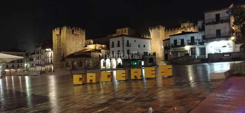 Foto a984c206-5608-4209-a85a-da4e78499305. Edificio en plaza mayor en Casco Antiguo Cáceres