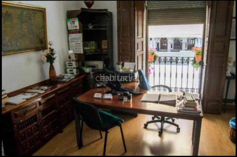 Foto b309f4e8-a6d3-4d60-b92b-cb79c5ce682c. Edificio en plaza mayor en Casco Antiguo Cáceres