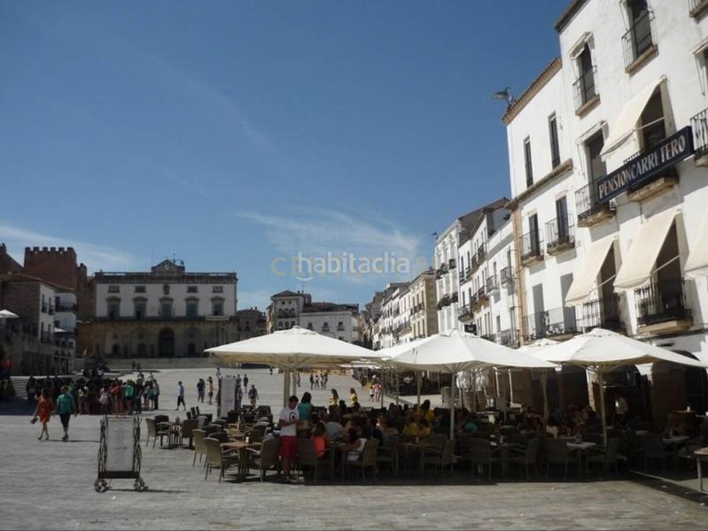 Foto ecb333e4-9dea-4d11-bab1-2dcba51029e7. Edificio en plaza mayor en Casco Antiguo Cáceres