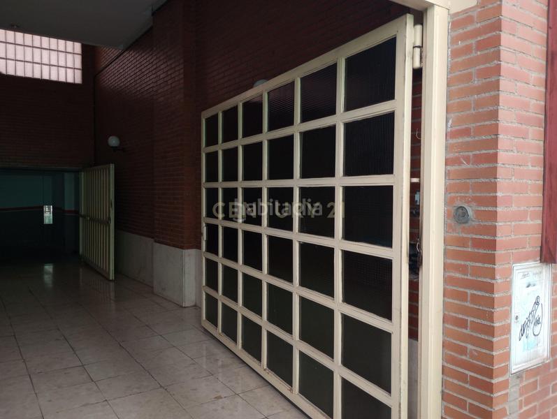 Foto a1e0cbf7-2f90-404d-9430-85a639f20cdd. Autoparkplatz in virgen del pilar 1 in Centro Cáceres