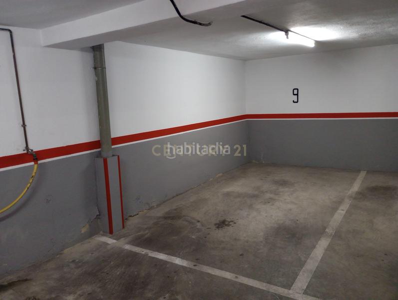 Foto af893391-c009-45d9-bec3-34e53dee2eba. Autoparkplatz in virgen del pilar 1 in Centro Cáceres