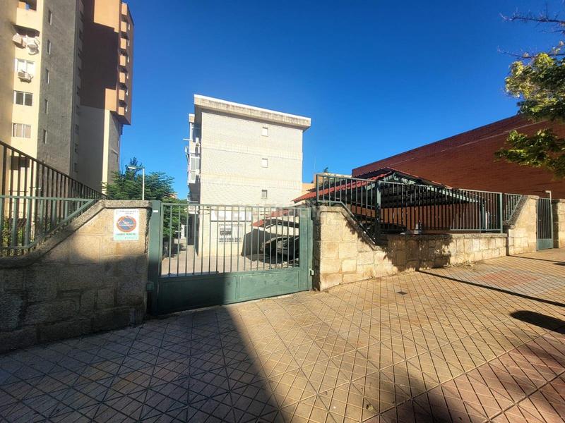 Foto 975ca34a-b343-48fc-b9a4-3852b7b354c4. Affitto locale commerciale in avd de la bondad 6 in Cáceres