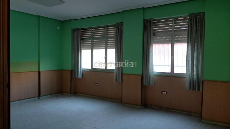 Foto 516129f9-edca-4d0c-ac3c-48044e921097. Location local commercial dans avd de la bondad 6 dans Cáceres