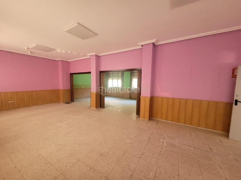 Foto 7c282359-eaef-43f6-b9c0-23bbb576fc93. Location local commercial dans avd de la bondad 6 dans Cáceres