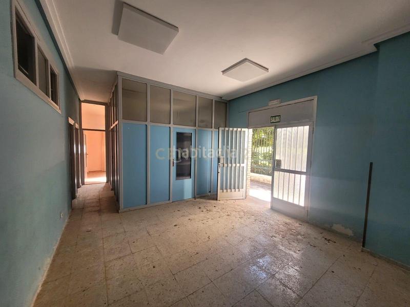 Foto d351a7f0-860d-40e3-ab94-b3961ac9531a. Location local commercial dans avd de la bondad 6 dans Cáceres