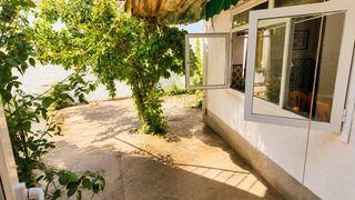 Casa in Granja de Torrehermosa. Casa señorial con patio, terraza y gran nave en el centro de gra