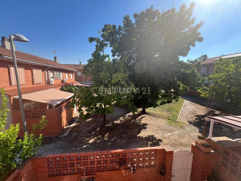 Foto 51fca2b3-1264-492f-aab8-211ecae3bc0d. Casa adossada a avenida del arenal a Montesol - Mejostilla Cáceres