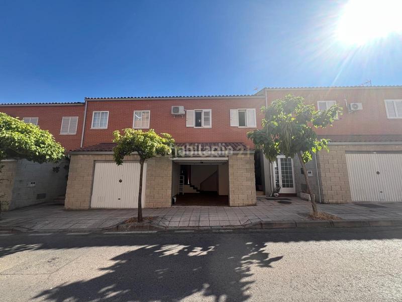 Foto 9ffdb087-2af6-4ebb-9266-a585d3987c68. Casa adossada a avenida del arenal a Montesol - Mejostilla Cáceres