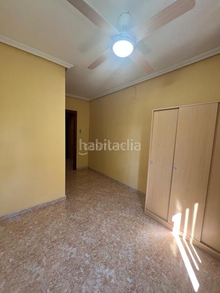 Foto caecf8b7-915b-44f2-8835-ce84b2e4f8b3. Casa adossada a avenida del arenal a Montesol - Mejostilla Cáceres