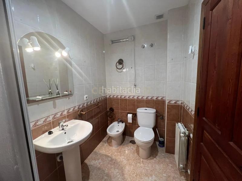 Foto fa50cb16-cbbd-465f-8e82-6a87f74e5051. Casa adossada a avenida del arenal a Montesol - Mejostilla Cáceres