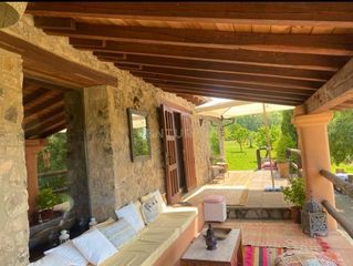 Casa a Jarandilla de la vera, spain. Casa casi nueva en jarandilla de la vera, cáceres. cuenta con 5