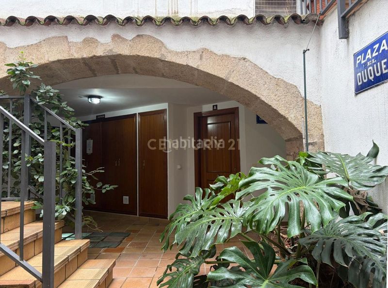 Foto e5fb7886-82c0-4e7a-bf27-dbdd8865e2d3. Pis amb aparcament piscina a Casco Antiguo Cáceres