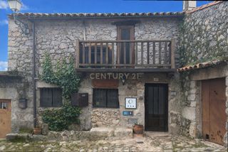 Masia a Calle pizarro, trevejo, spain 39. Encanto rural en venta casa adosada con licencia turística en el