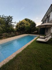 Haus in Trujillo. Un refugio privado con piscina y casi 2.000 m de naturaleza a 5
