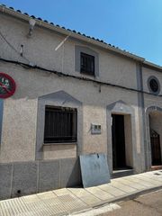 Casa  Madrigalejo, spain. Casa de pueblo con patio privado en madrigalejo
