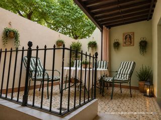 Apartament  Calle general margallo, 75, cáceres, spain 75. Amplia planta baja con patio privado y trastero junto al casco a