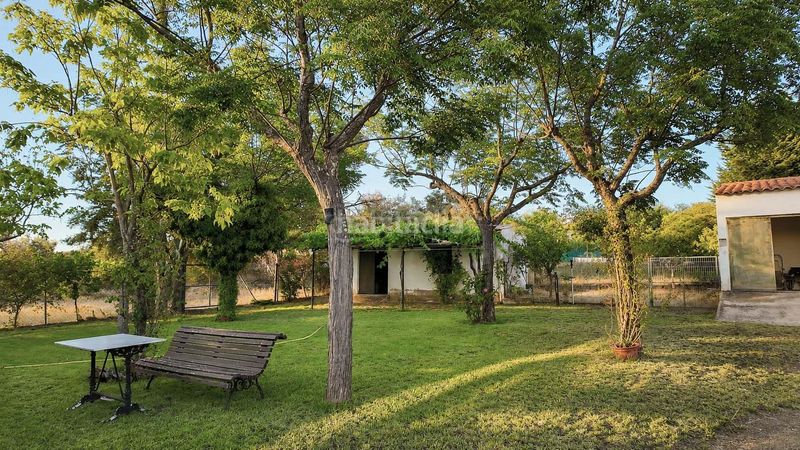 Foto aaea849d-f985-4d1c-9322-f3bebbe03d00. Haus mit parking in Arroyo de la Luz