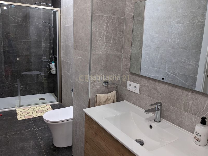 Foto a3426c1c-9fa0-450a-8717-d0190437f067. Alquiler apartamento se alquila piso bajo a estrenar con gran patio privado a 10 min de cáceres domótica y climalit en Malpartida de Cáceres