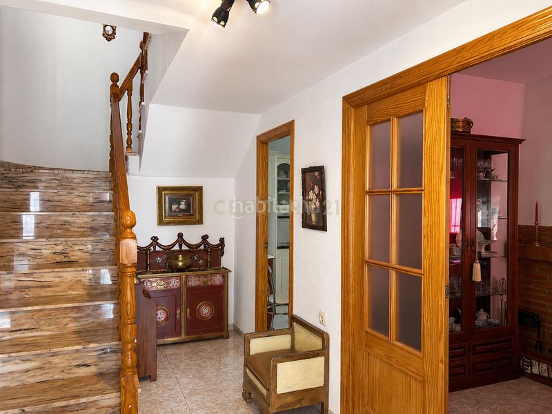 Foto 7655b871-c3bb-4f8a-9cbe-d07345badb49. Casa adossada a calle juan de sande a Torrequemada