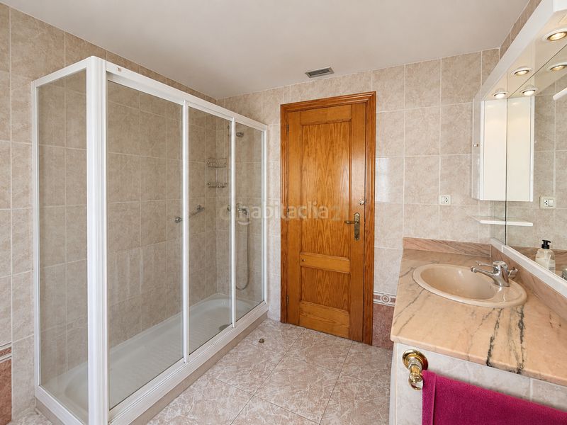 Foto 91b1c021-5b90-4ab8-bdb1-b6a79d55bb7a. Casa adossada a calle juan de sande a Torrequemada