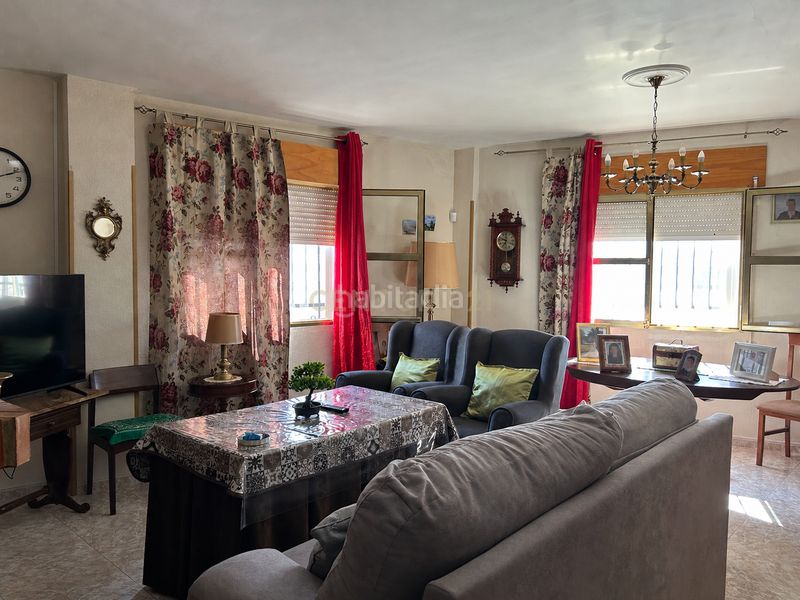 Foto a84cc394-dc43-438d-b61d-36b59944f2ce. Casa adossada a calle juan de sande a Torrequemada