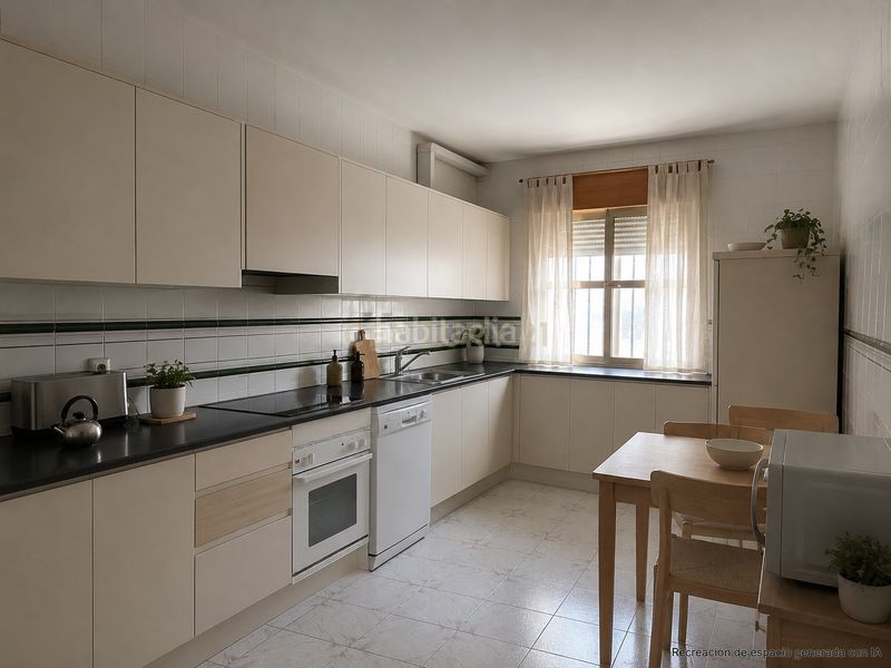 Foto e56a0a65-1e27-467e-af65-4eda49fe2521. Casa adossada a calle juan de sande a Torrequemada