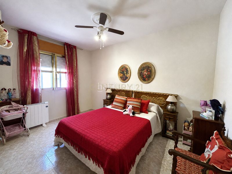 Foto eaa10949-d34a-4991-a968-5b7e9fb7a306. Casa adossada a calle juan de sande a Torrequemada