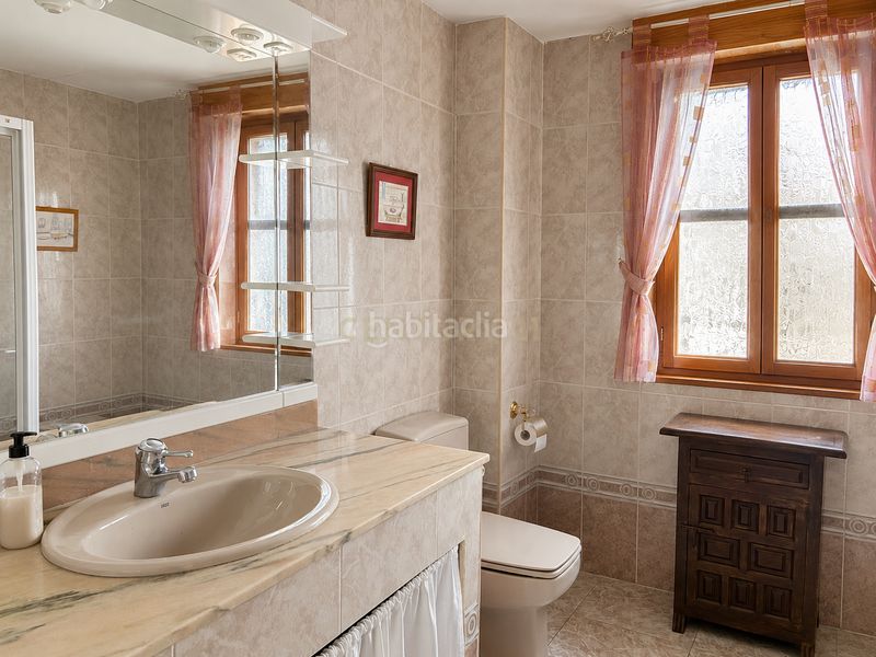 Foto ee1589b6-3de1-479e-9100-dc7d60bbf9e3. Casa adossada a calle juan de sande a Torrequemada