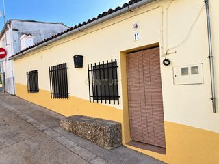 Casa in Guadalupe. Casa de pueblo de planta baja