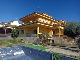Chalet  Carrer solsonès. Chalet independiente en urb. santa ana | pineda de mar, barcelon