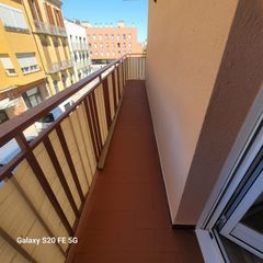Etagenwohnung in Centre. Piso de 3 habitaciones con terraza, listo para entrar a vivir en