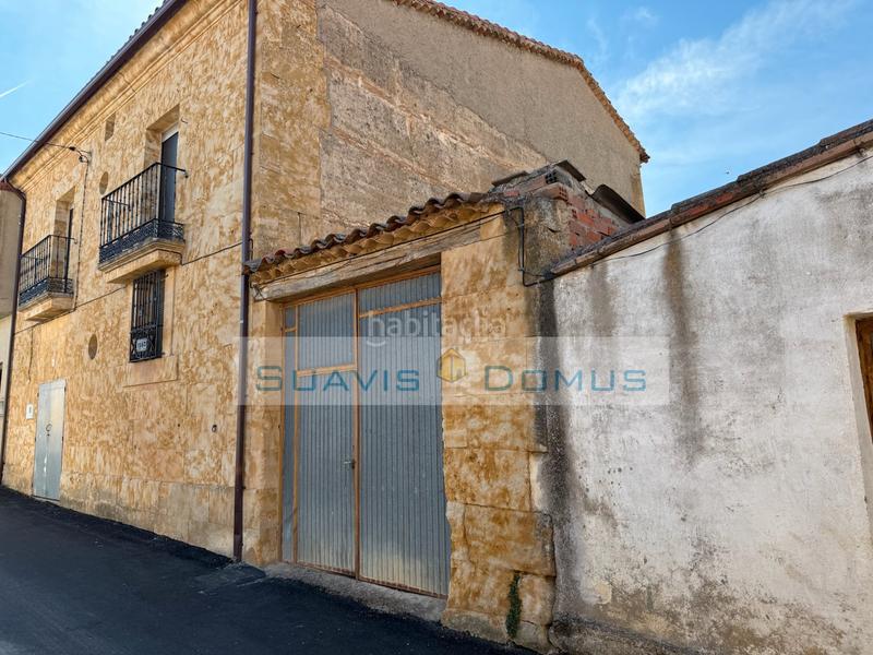 Foto 5c4e3a8a-25e0-4650-8333-b20e69cd75ae. Casa en calle presa 2 casa con patio, tejado y ventanas nuevas en Sanzoles