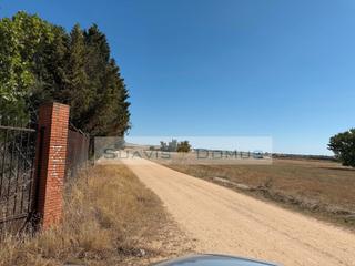 Rural plot  N/a. Finca de 11.000m2, toda cercada, con pozo y electricidad.