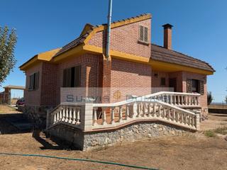 Xalet en Carretera alcaices 64d. Chalet de 360m2 en parcela de 2800m2.