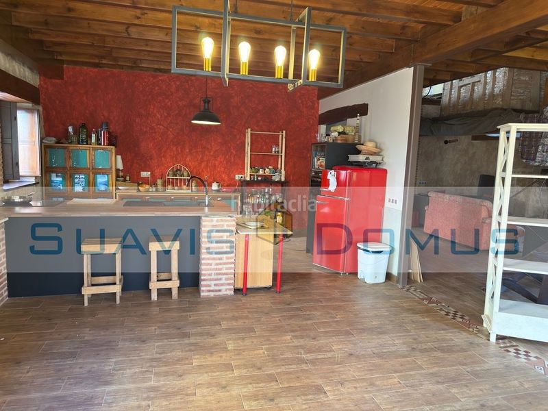 Foto 18a2ffa6-d9eb-4fd6-a134-7015c6490e2d. Casa amb xemeneia a Venialbo