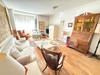 Appartement à Avenida de portugal 9. Piso en zona de la marina