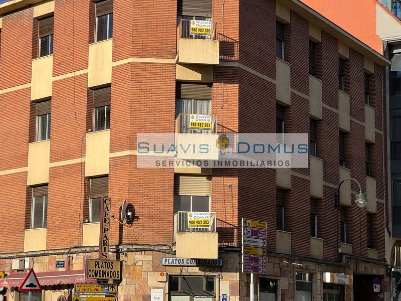 Foto 0fd2e9f6-f814-4c60-b111-7a10c1e615ab. Edificio in Benavente