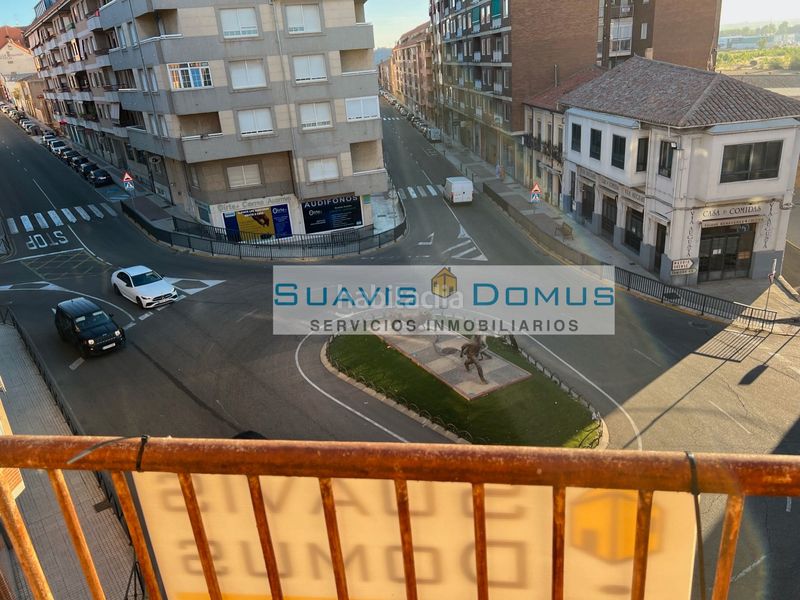Foto ff7ba999-d053-463d-a529-4f6f63440a61. Edificio in Benavente