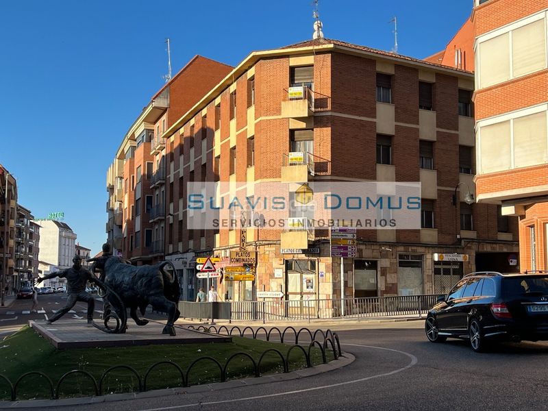 Foto 315749e6-8a2f-4699-8ec3-7b0004e42a9a. Edificio en Benavente