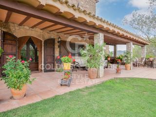 Casa a Cal vila 1. Finca rústica de 12 hectáreas.