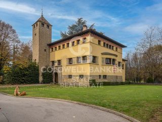 Casa en Torelló. El más puro estilo novecentista en un entorno inmejorable