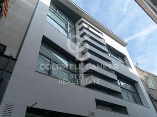 Édifice à Carrer de mosterol, 4-14 4-14. Exclusivo de alto diseño al lado de la plaça vella. ideal invers