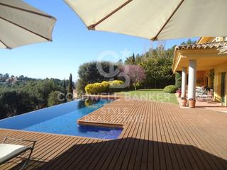 Casa a Carrer del xiprer, 42-58 42-58. Magnífica propiedad con excelentes vistas