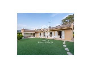 Casa a Carrer de la noguera, 43-41 43-41. Casa excepcional con piscina en matadepera