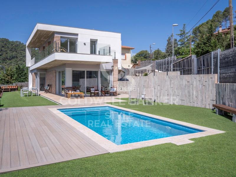 Foto 7b7c7b65-c841-42a3-81b0-8c51f0cf54f6. Haus mit heizung parking pool in Matadepera