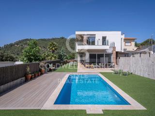Casa  N/a. Exclusiva casa en can prat