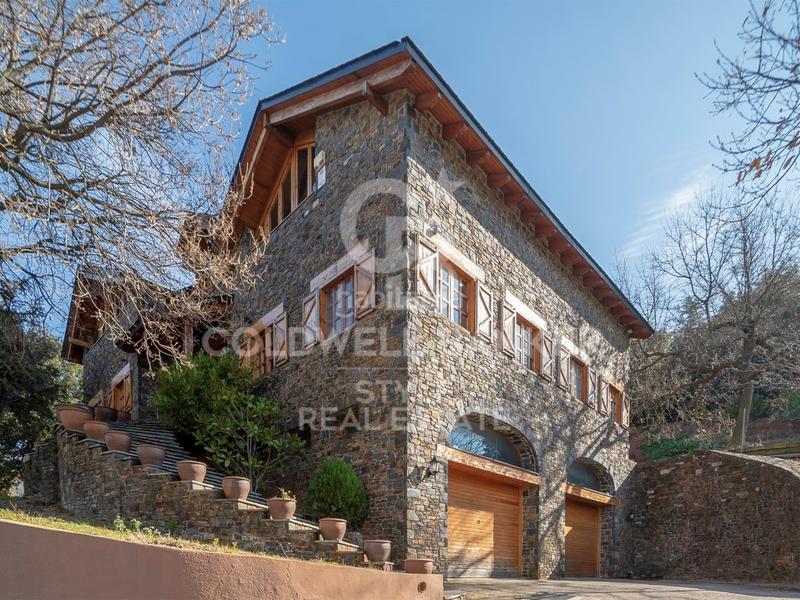 Foto cc3970af-f463-4b38-8013-412f978e565a. Haus mit parking in Matadepera